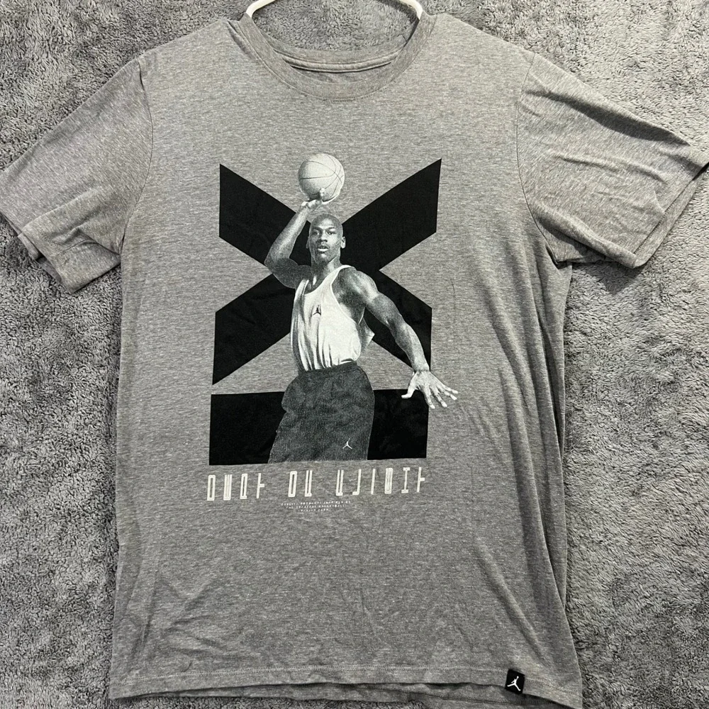 Jordan Brand Michael Jordan Graphic T-Shirt Gray Heather Mens Small Jumpman